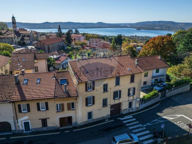 Appartamento in vendita a Comerio, Lombardia