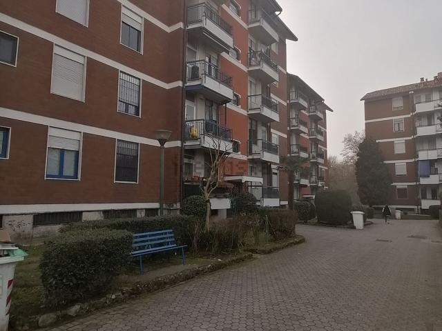 Appartamento in vendita a Limbiate, Lombardia