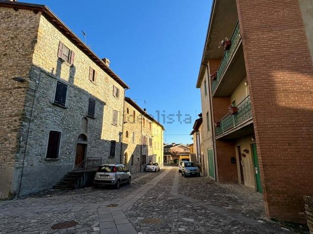 Appartamento in vendita a Varano De' Melegari, Reggio Emilia