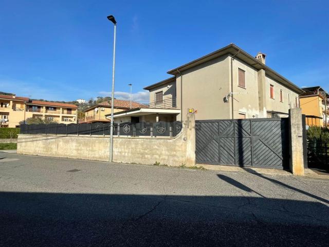 Appartamento in vendita a Isola Del Liri E Superiore, Lazio