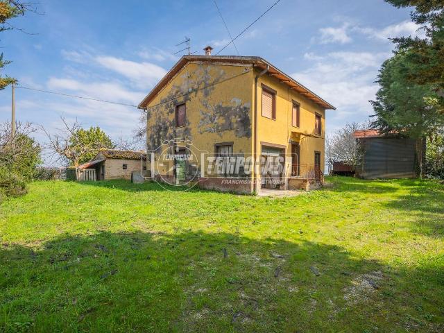 Appartamento in vendita a Uccelliera, Marche