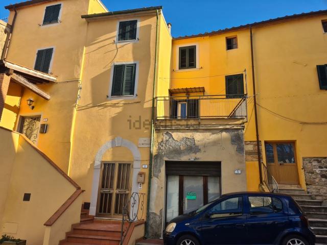 Appartamento in vendita a Castellina Marittima, Toscana