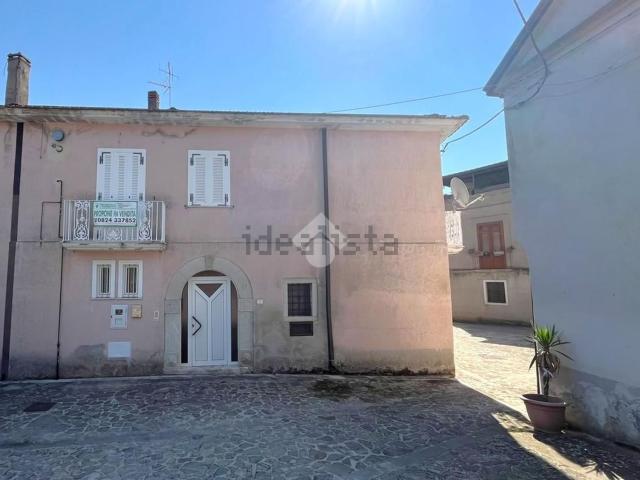 Appartamento in vendita a Pietradefusi, Campania