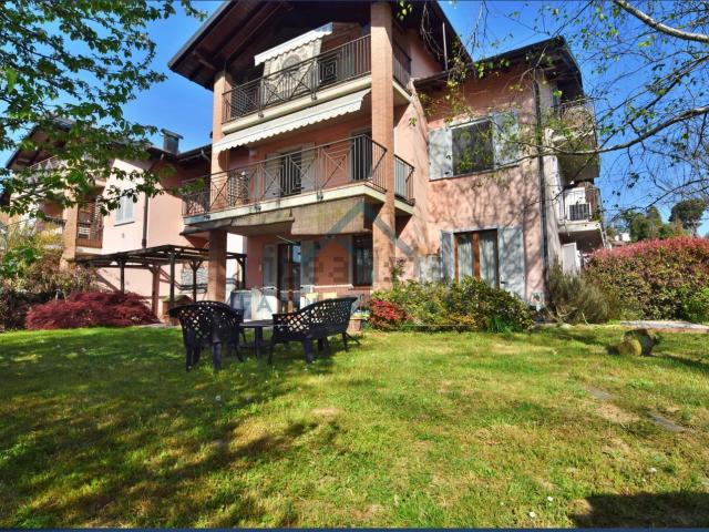 Appartamento in vendita a Castronno, Lombardia