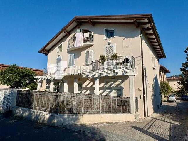 Appartamento in vendita a Marina Di Massa, Toscana