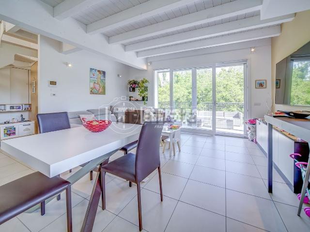 Appartamento in vendita a Carnago, Lombardia
