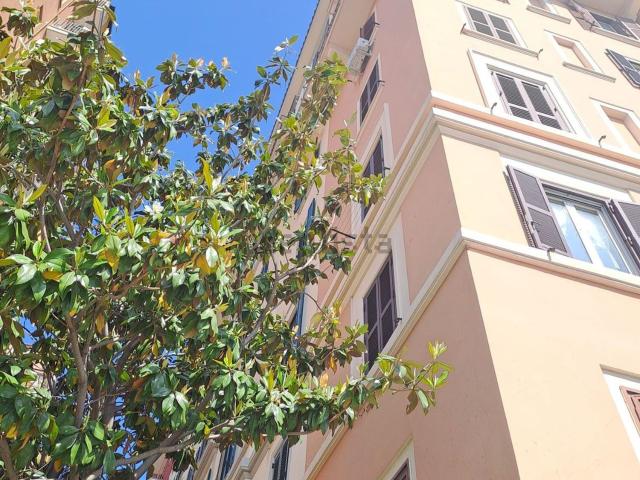 Appartamento in vendita a Municipio Roma VII, Roma Capitale