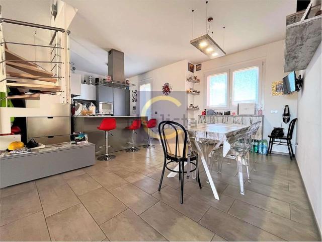 Appartamento in vendita a Veniano, Lombardia