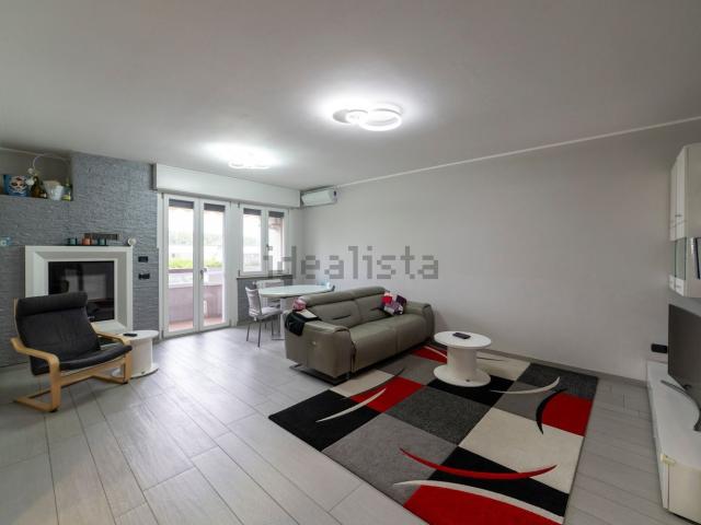 Appartamento in vendita a Bareggio, Lombardia