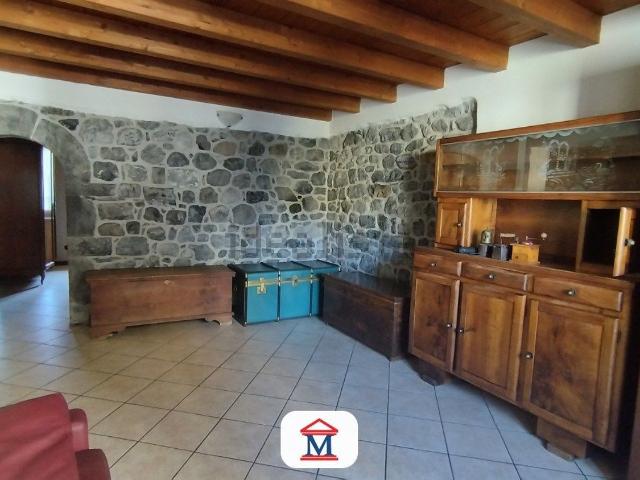 Appartamento in vendita a Brembilla, Val Brembilla