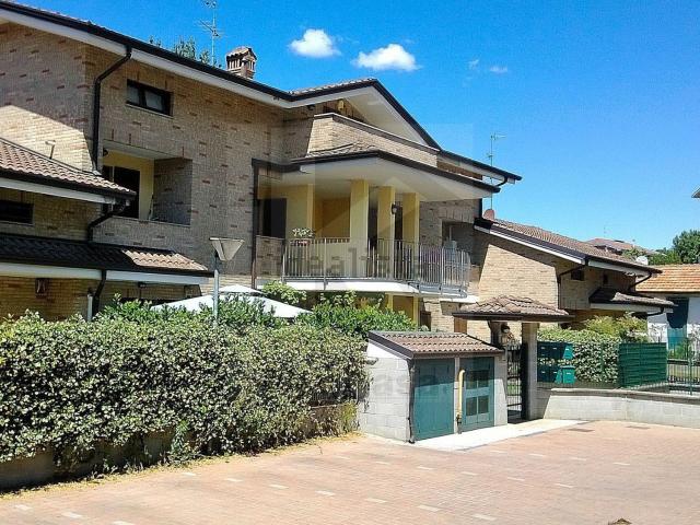 Appartamento in vendita a Cassina Pertusella, Caronno Pertusella