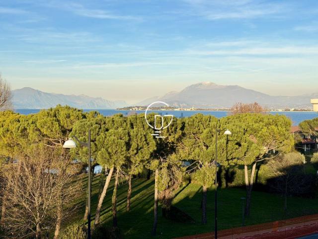 Attico in vendita a Desenzano Del Garda, Lombardia