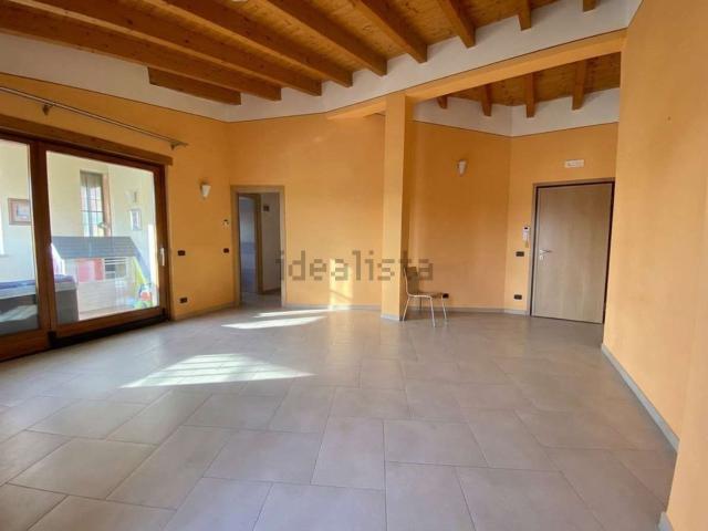 Appartamento in vendita a Rovato, Lombardia