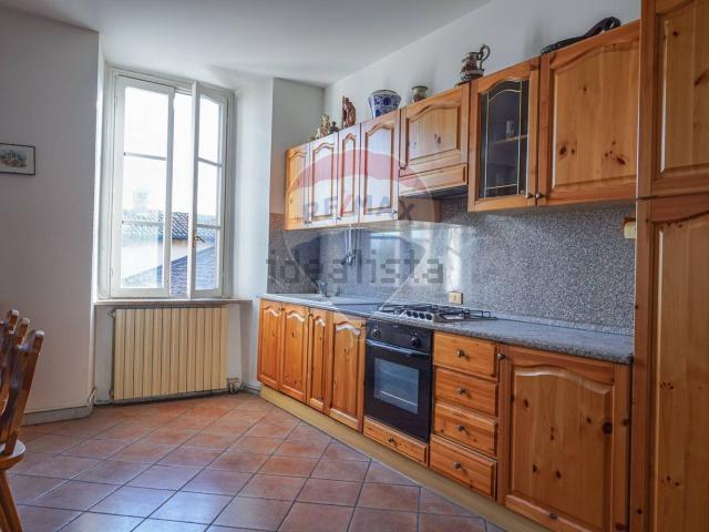 Appartamento in vendita a Barzana, Lombardia