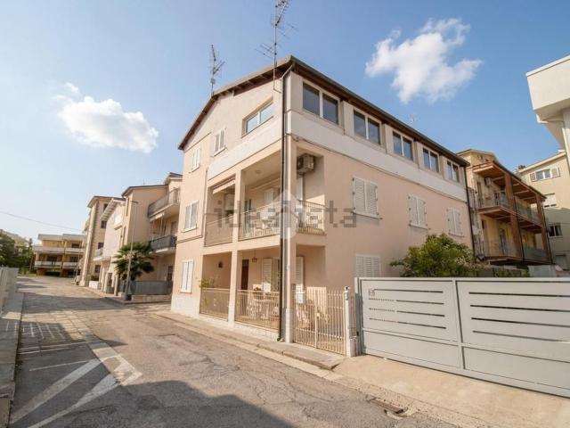 Attico in vendita a Roseto Degli Abruzzi, Abruzzo