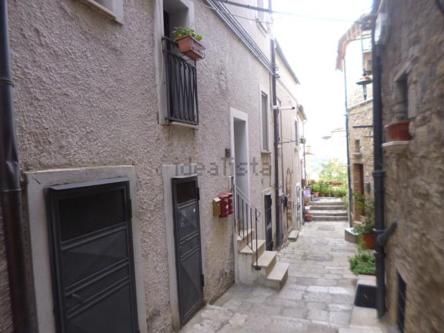 Appartamento in vendita a Montereale, Potenza