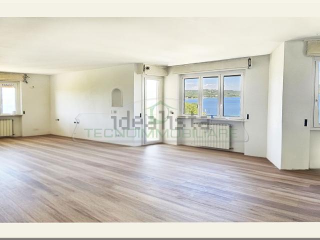 Appartamento in vendita a Dormelletto, Novara
