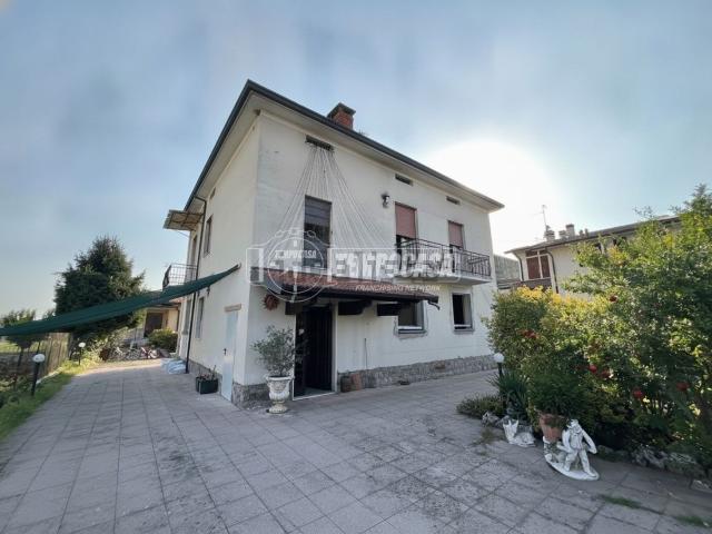 Appartamento in vendita a Le Case, Capriolo