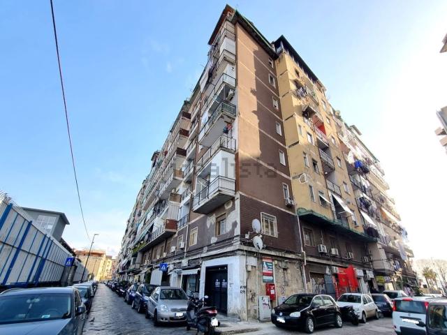 Appartamento in vendita a Mercato, Napoli