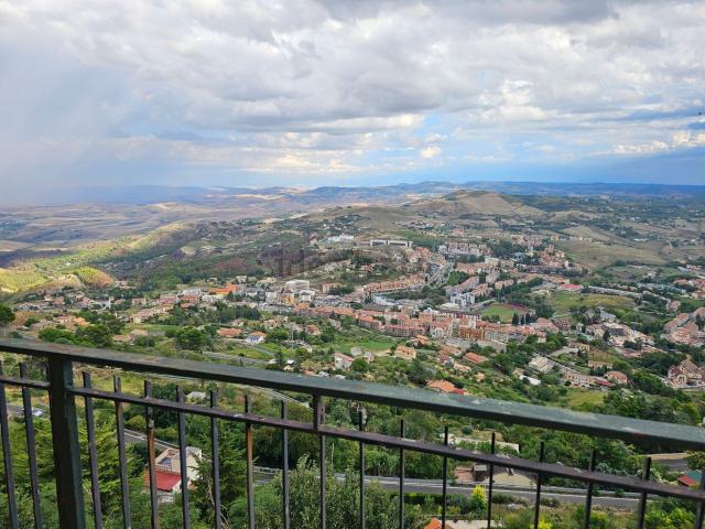 Appartamento in vendita a Lombardia, Enna