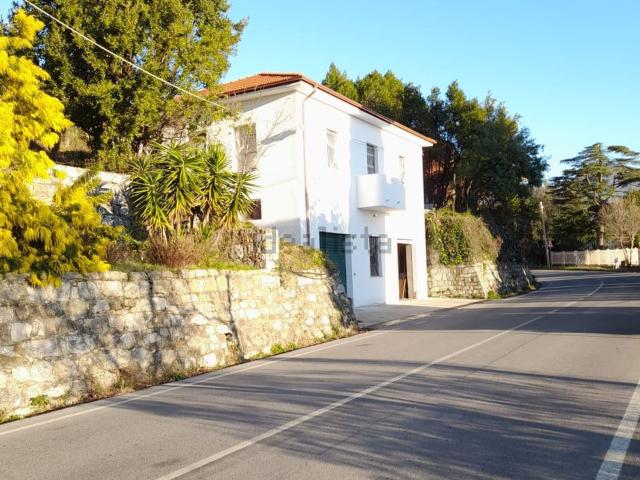 Appartamento in vendita a Castiglione Chiavarese, Liguria