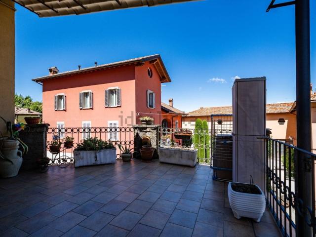 Appartamento in vendita a Barzago, Lombardia