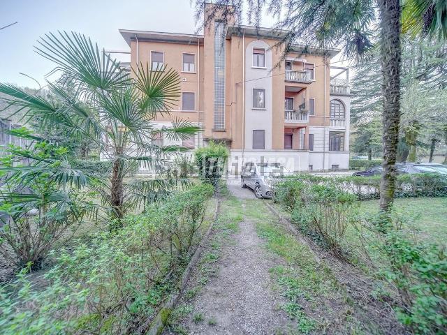 Appartamento in vendita a Cairate, Lombardia