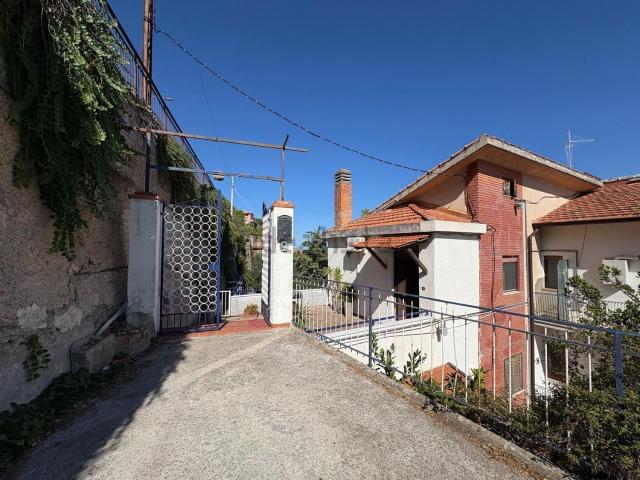 Appartamento in vendita a Aquino, Monreale