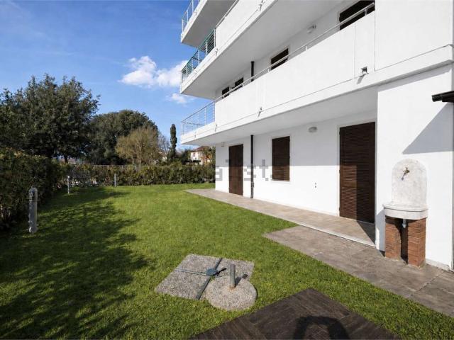 Appartamento in vendita a Marina di Carrara, Carrara