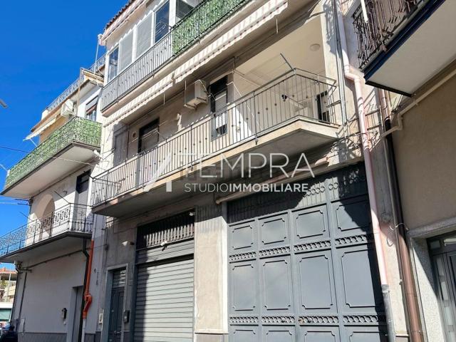 Appartamento in vendita a Adrano, Sicilia