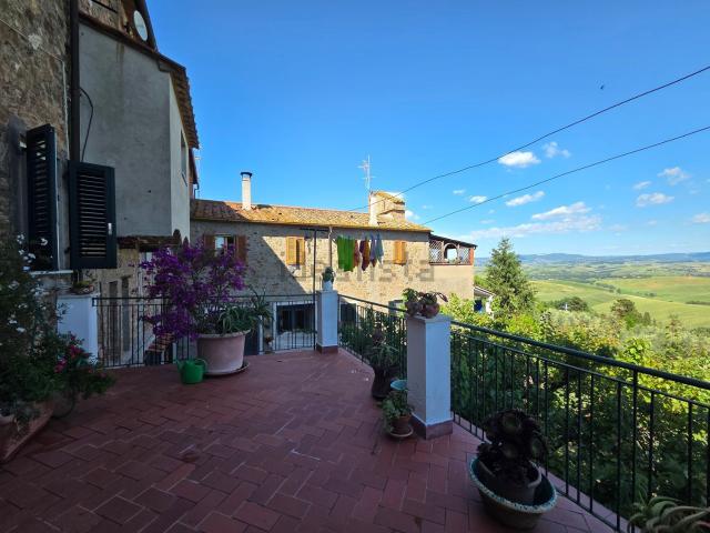 Appartamento in vendita a Lajatico, Toscana