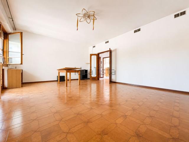 Appartamento in vendita a Pontedera, Toscana