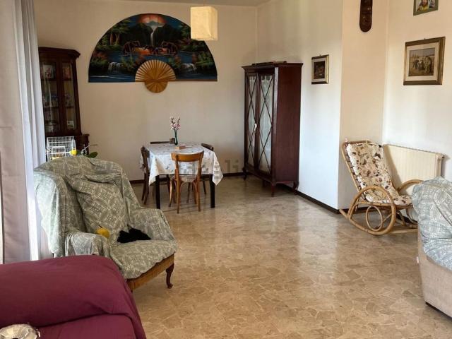 Appartamento in vendita a Carrara, Toscana
