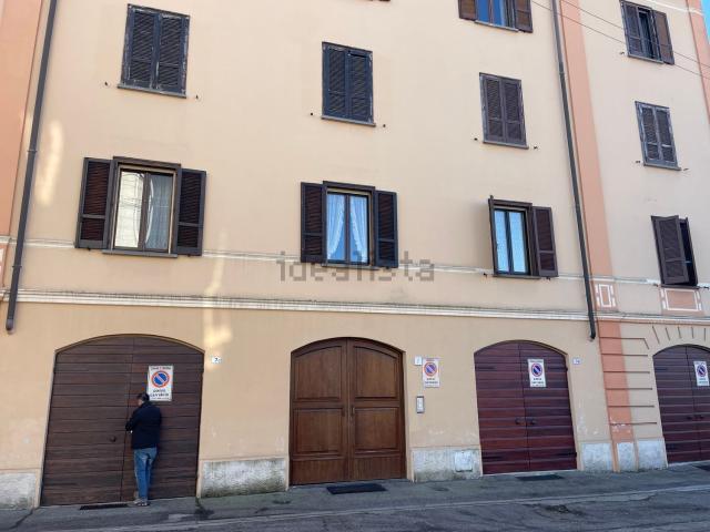 Appartamento in vendita a Zona Castello, Cremona