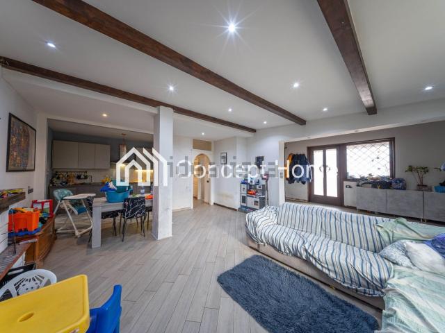 Appartamento in vendita a Villaggio Valle Gaia, Roma Capitale