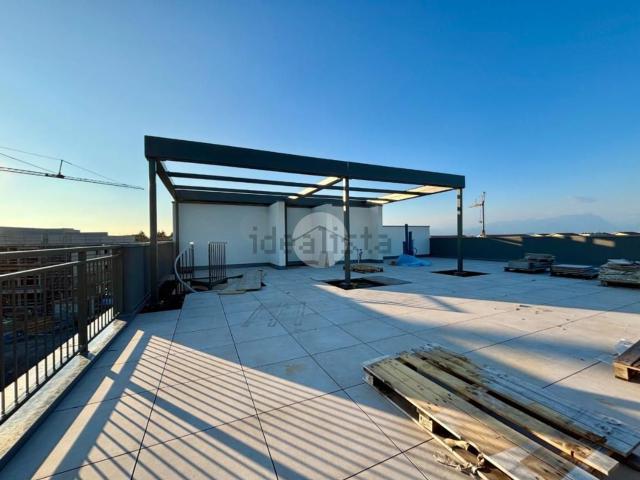 Attico in vendita a Desenzano Del Garda, Brescia