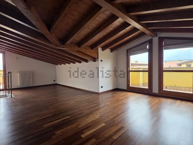 Attico in vendita a Trescore Balneario, Bergamo