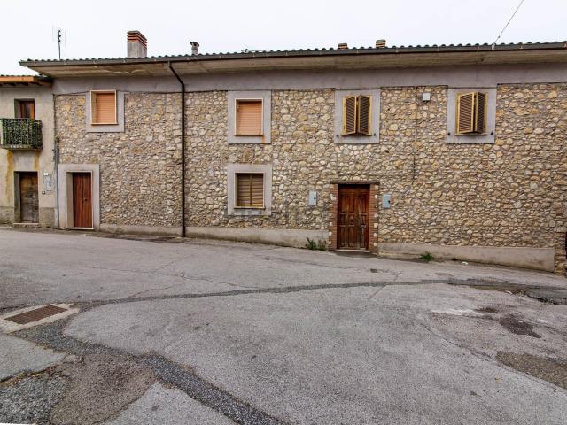 Appartamento in vendita a Longone Sabino, Lazio