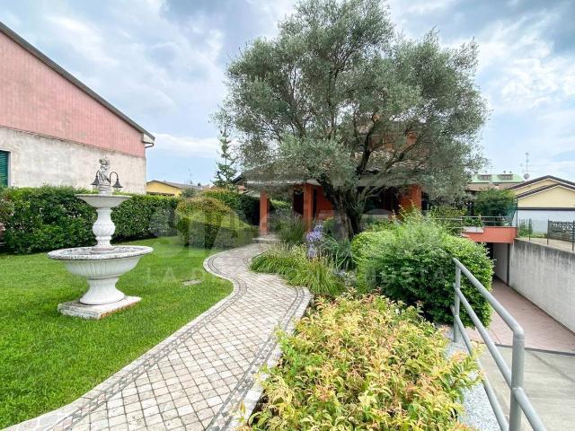 Appartamento in vendita a Mezzago, Monza e della Brianza