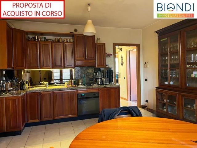 Appartamento in vendita a Scanzorosciate, Lombardia