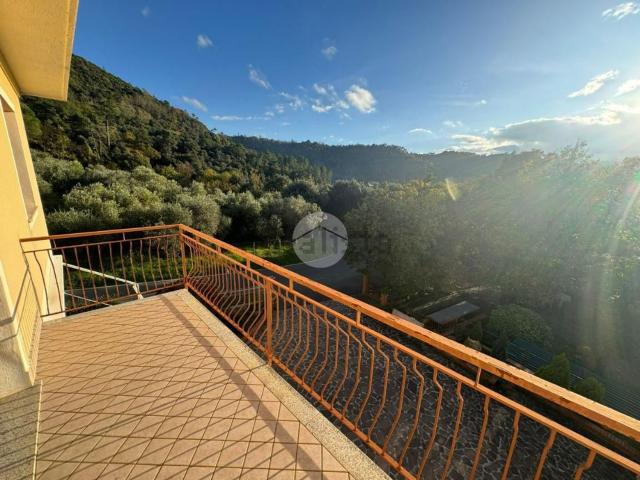 Appartamento in vendita a Castiglione Chiavarese, Liguria