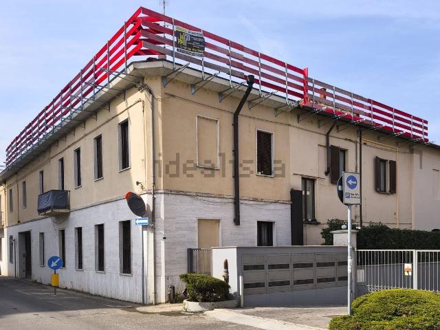 Appartamento in vendita a Meda, Lombardia