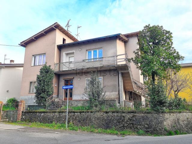 Appartamento in vendita a Montale, Toscana