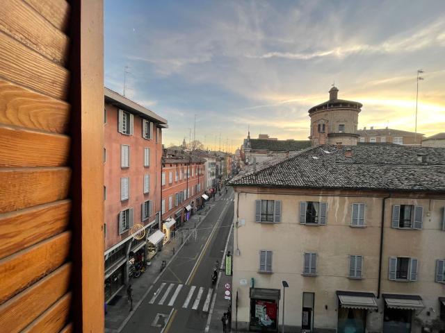 Appartamento in vendita a Parma Centro, Parma