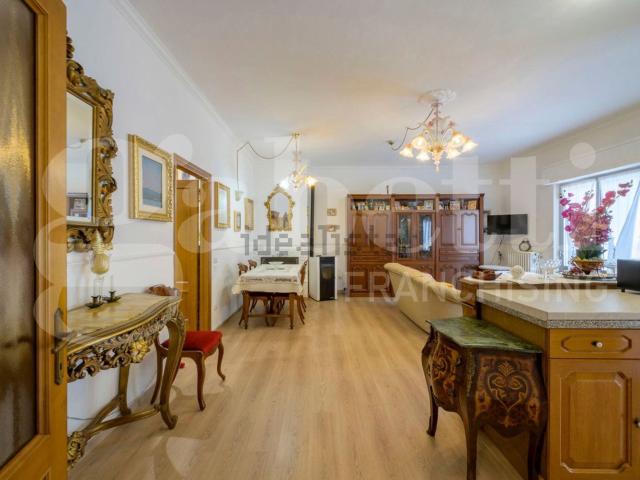 Appartamento in vendita a Gubbio, Umbria