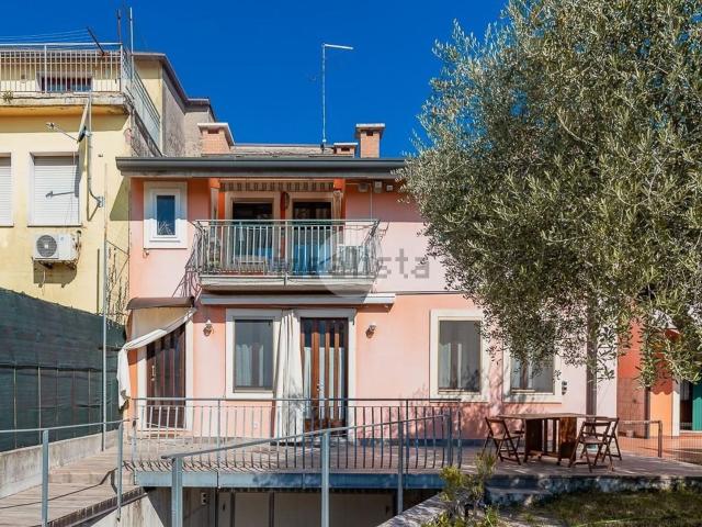 Appartamento in vendita a Villafranca Di Verona, Veneto