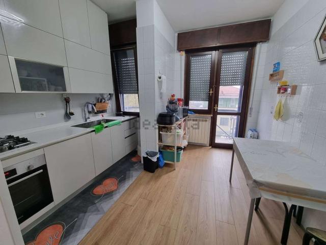 Appartamento in vendita a Limbiate, Mombello