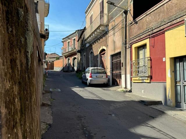 Appartamento in vendita a Pedara, Catania