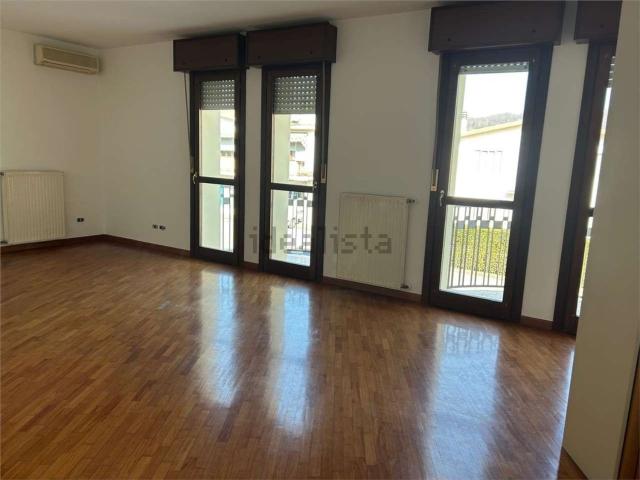 Appartamento in vendita a Montebelluna, Veneto