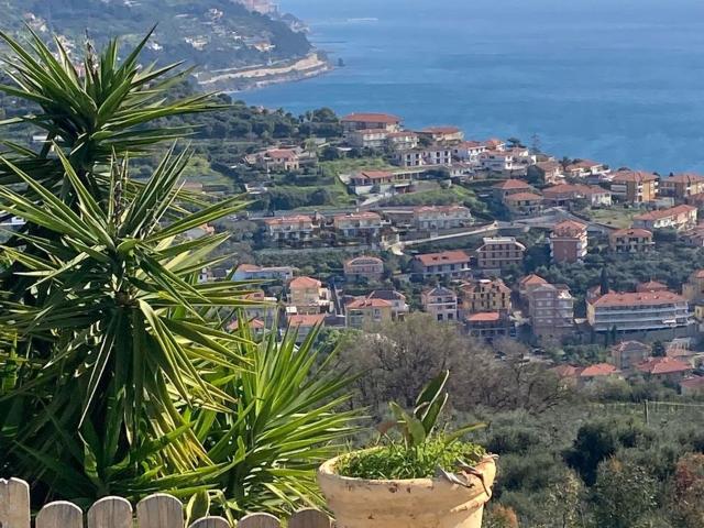 Appartamento in vendita a Costarainera, Liguria